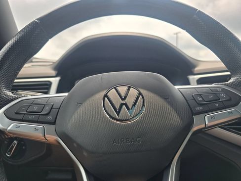 Used 2022 Volkswagen Atlas Cross Sport SEL R-Line AWD/4WD image 19