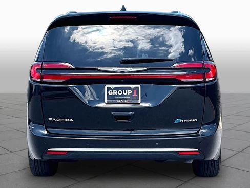 Used 2023 Chrysler Pacifica Pinnacle FWD image 5