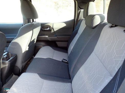 Certified 2022 Toyota Tacoma TRD Off-Road image 11