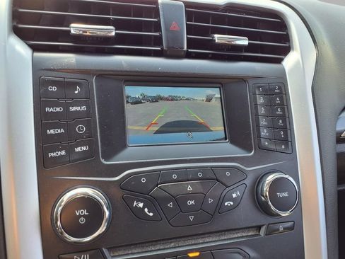 Used 2016 Ford Fusion SE FWD image 6