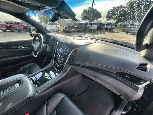 Used 2019 Cadillac Escalade Platinum AWD/4WD image 28