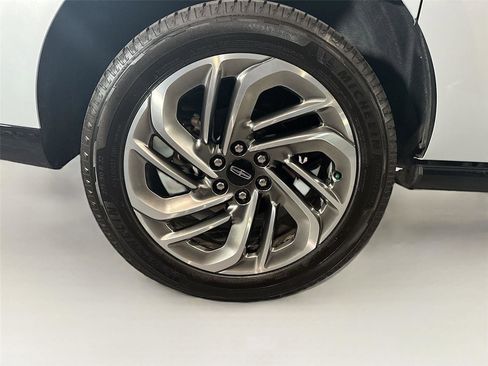 Used 2025 Lincoln Navigator L Reserve AWD/4WD image 36