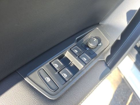 Certified 2022 Volkswagen Tiguan S image 11