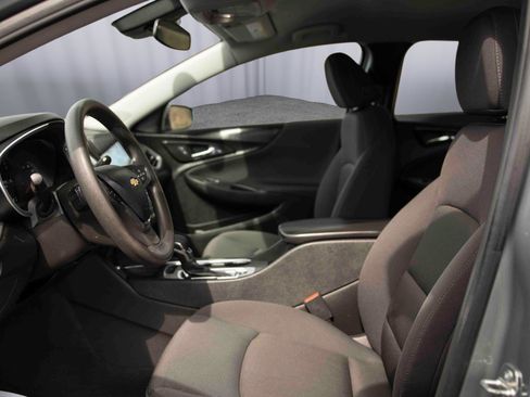 Used 2023 Chevrolet Malibu LT image 2