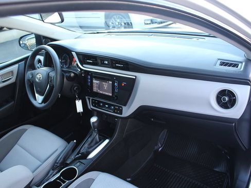 Used 2019 Toyota Corolla LE FWD image 18