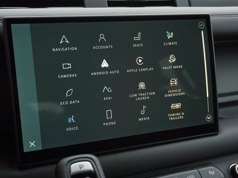 Used 2025 Land Rover Defender 110 X-Dynamic SE AWD/4WD image 24