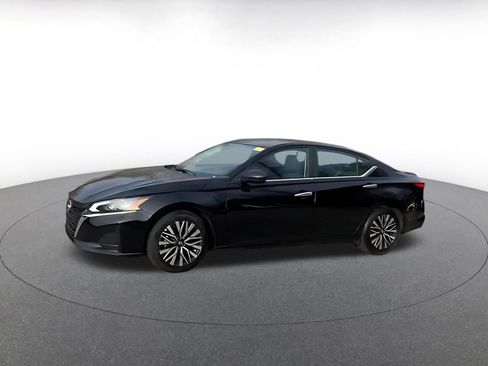 Used 2025 Nissan Altima 2.5 SV image 7