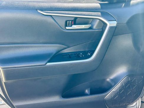 Used 2021 Toyota RAV4 XLE w/ Carpet Mat Package (TMS) FWD image 25