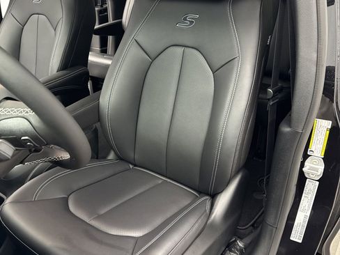 New 2026 Chrysler Pacifica Select w/ S Appearance Package image 10