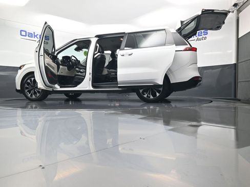 Used 2024 Kia Carnival EX image 63