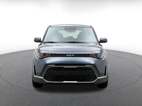 Used 2025 Kia Soul LX w/ LX Technology Package FWD image 2