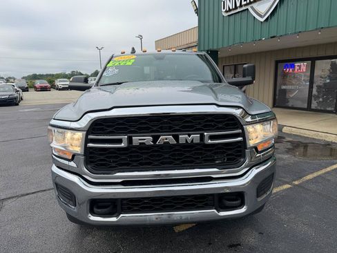 Used 2022 RAM 3500 Tradesman w/ Chrome Appearance Group AWD/4WD image 8