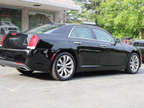 Used 2018 Chrysler 300 Limited image 6