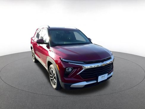 Used 2025 Chevrolet TrailBlazer LT image 3