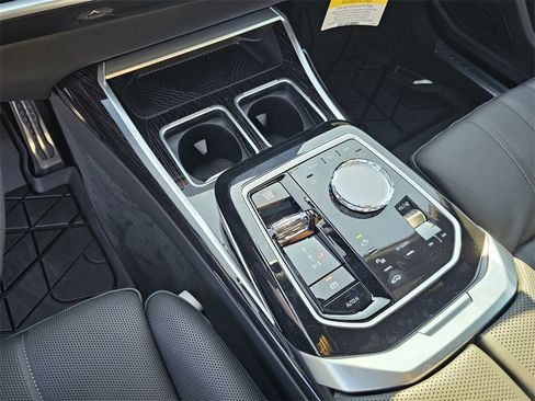 New 2026 BMW 740i w/ Executive Package image 24
