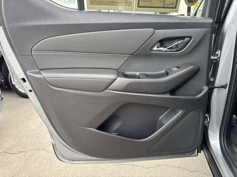 Used 2023 Chevrolet Traverse LT FWD image 25