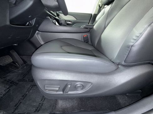 Used 2025 Toyota Grand Highlander FWD image 14