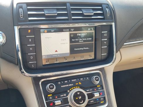 Used 2017 Lincoln Continental Select image 13