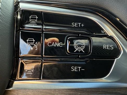 Certified 2023 Jeep Grand Cherokee Overland w/ Adv Protech Group III image 17