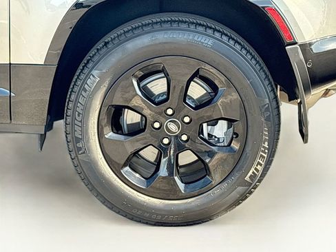 Used 2022 Land Rover Defender 90 X-Dynamic SE AWD/4WD image 29