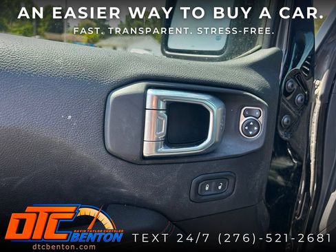 Used 2023 Jeep Gladiator Rubicon w/ LED Lighting Group AWD/4WD image 11