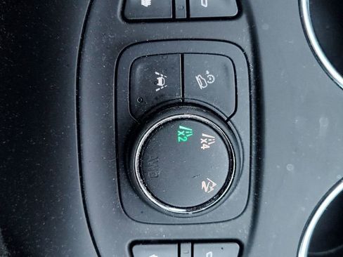 Used 2024 GMC Terrain SLT image 26