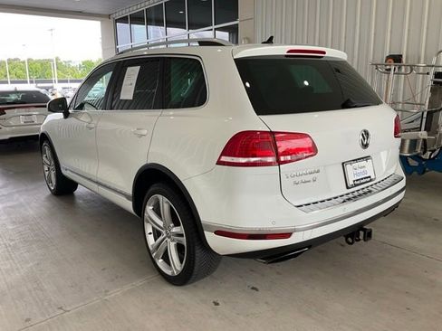 Used 2016 Volkswagen Touareg Executive AWD/4WD image 21