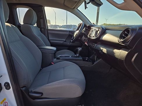 Used 2018 Toyota Tacoma SR image 16