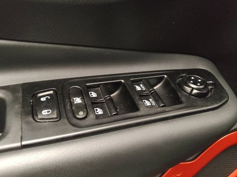 Used 2023 Jeep Renegade Trailhawk image 27