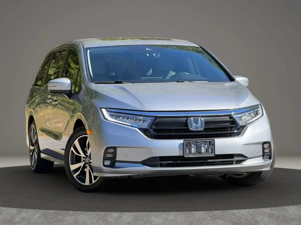 Used 2023 Honda Odyssey Touring image 3