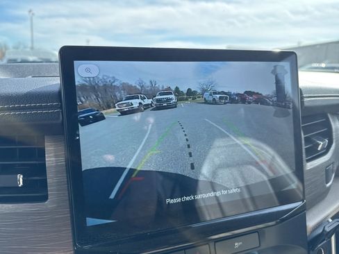 Used 2024 Ford Expedition Limited image 18