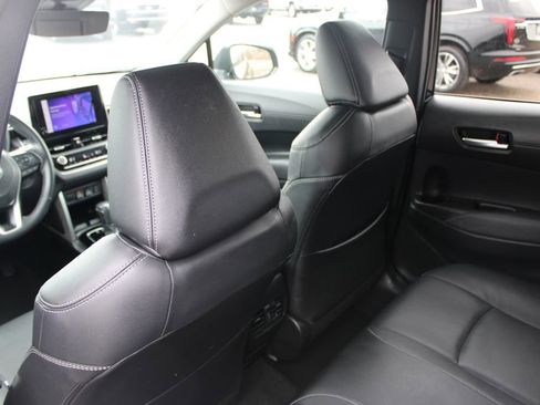 Used 2024 Toyota Corolla Cross XLE image 23