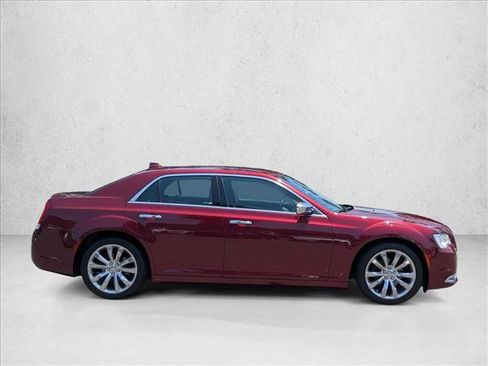 Used 2018 Chrysler 300 Limited w/ Light Group RWD image 4