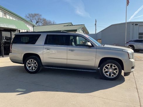 Used 2015 GMC Yukon XL SLT w/ Open Road Package AWD/4WD image 2