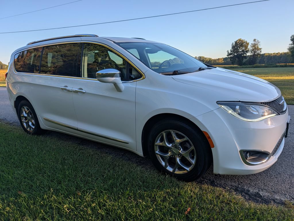 Used 2018 Chrysler Pacifica Limited FWD image 7