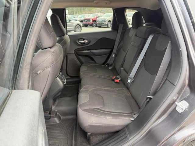 Used 2015 Jeep Cherokee Latitude AWD/4WD image 10