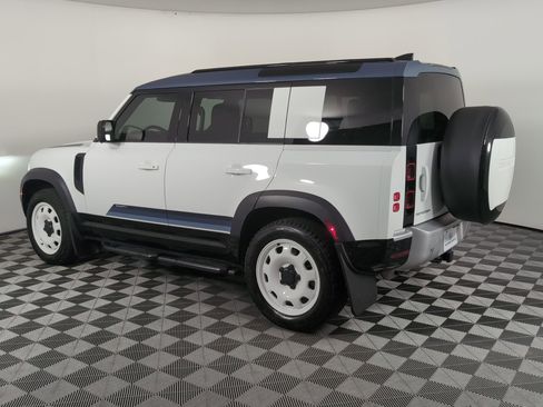 Used 2025 Land Rover Defender 110 S image 3