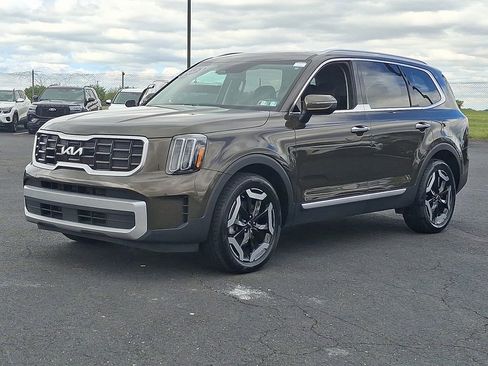 Used 2023 Kia Telluride S w/ S Sunroof Package AWD/4WD image 3