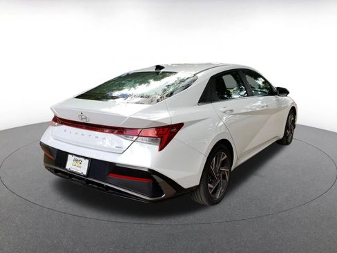 Used 2025 Hyundai Elantra Limited image 7