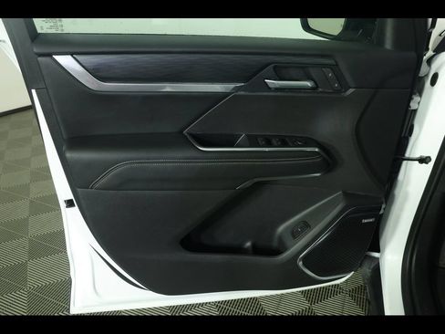 Used 2025 GMC Acadia Elevation FWD image 16