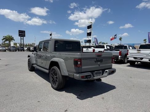 Used 2022 Jeep Gladiator Overland AWD/4WD image 7