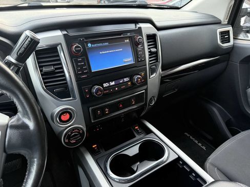 Used 2017 Nissan Titan SV image 24