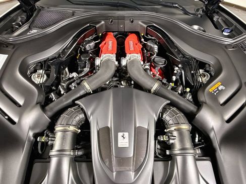 Used 2020 Ferrari Portofino RWD image 5