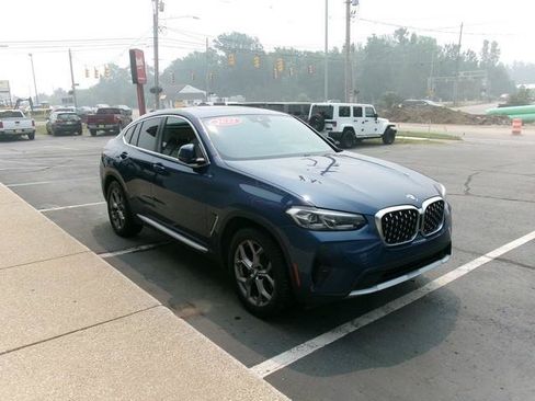 Used 2022 BMW X4 xDrive30i AWD/4WD image 3