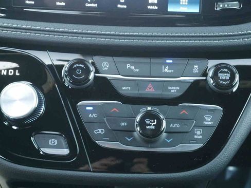 New 2026 Chrysler Pacifica Select AWD/4WD image 7