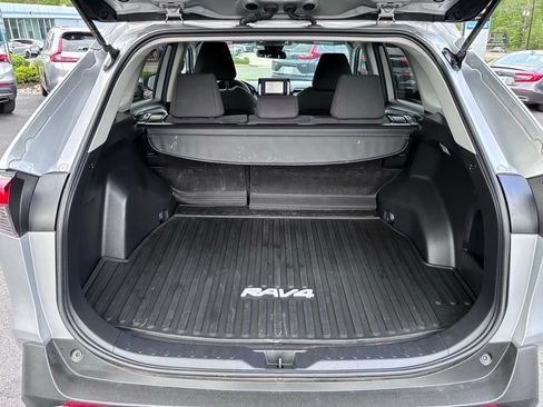Used 2021 Toyota RAV4 LE AWD/4WD image 12