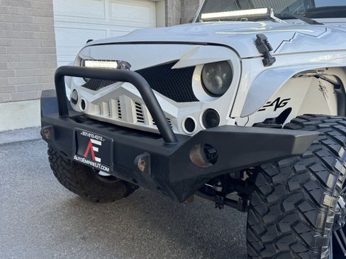 Used 2015 Jeep Wrangler Unlimited Sahara image 15