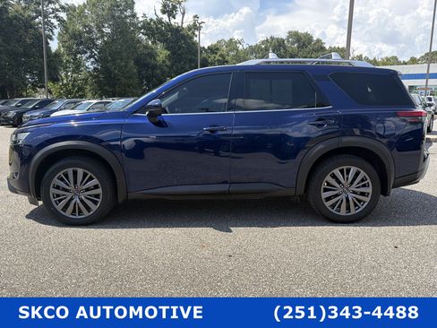 Used 2023 Nissan Pathfinder SL w/ SL Premium Package FWD image 2