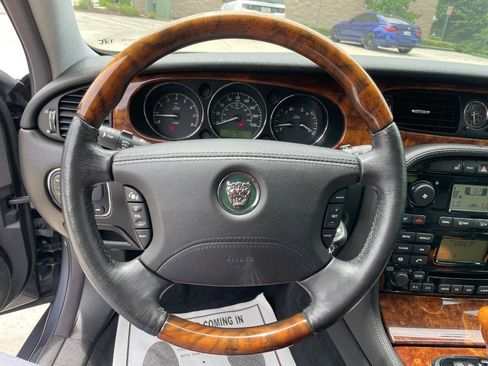 Used 2004 Jaguar XJ8 RWD image 20