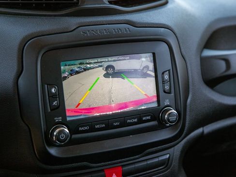 Used 2015 Jeep Renegade Latitude w/ Popular Equipment Group FWD image 16